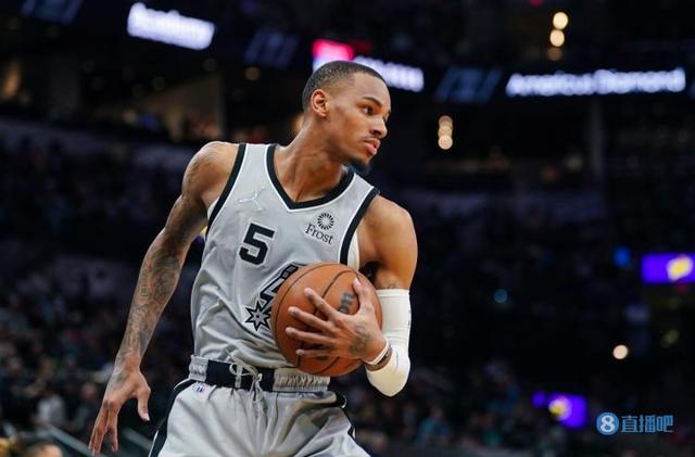 场下更是积 场下更是积