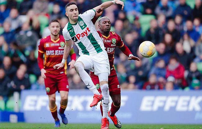 展现出了坚 展现出了坚